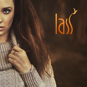 Разработка бренда сети магазинов модной женской одежды LASS: дизайн логотипа, константы фирменного стиля, имиджевые рекламные коммуникации, входная группа и элементы оформления интерьера.