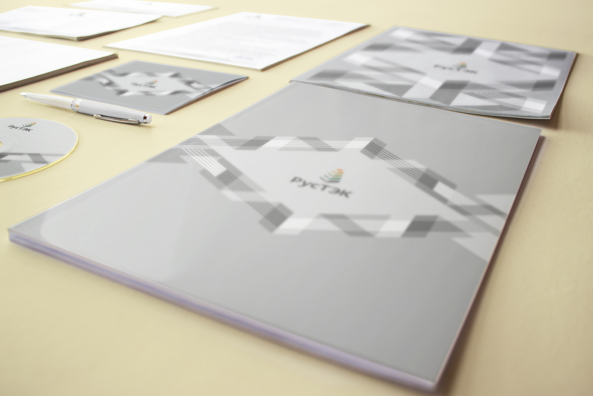 Брендинг для топливно-энергетической компании «РусТЭК»: логотип, разработка фирменного стиля, брендбук.